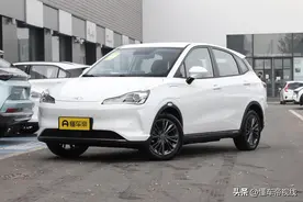 新车 | 全系最贵？售12.38万元/搭磷酸铁锂电池 哪吒V新增车型上市图片