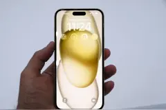 苹果iPhone 15/Plus真机上手：采用USB-C接口，支持灵动岛图片