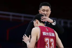 CBA的温馨1幕！赵睿和杜锋等人纷纷安慰吴前，吴前发文感谢图片