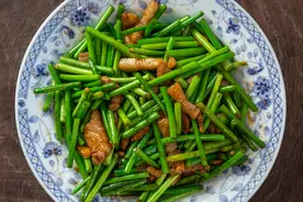 炒瘦肉又硬又柴，原来不能直接炒，下锅前多做1步，肉质香软嫩滑图片