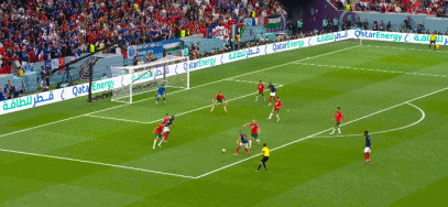 世界杯决赛， 法国队来了！一场2-0踢出84年神迹，对手女球迷哭了