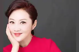 西安主持人孙维晒居家生活，当志愿者帮业主提蔬菜，暖心行为获赞图片