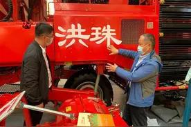 山东一农民因发明土豆收割机，赔了200万，12年后在德国大放异彩图片