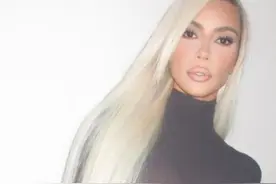 卡戴珊穿紧身长裙炫身材，前凸后翘太火辣，细腰翘臀十分性感妖娆图片