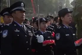 感动舞蹈回归生命情感的纯粹, 感动目瑙纵歌节的警民一家亲图片