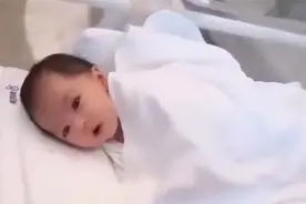 “最美新生儿”走红，别人家的娃出生就这么好看，网友：我酸了图片