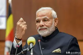 又一起悲剧发生！印度大巴从桥上坠落，22人身亡，莫迪却失声了图片