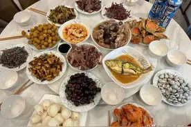 辽宁小伙放假回家，妈妈做了4道家常菜，小伙直呼：小时候的味道图片