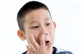 没事喜欢挖鼻孔的人，后来怎么样了？这几大后果你可能承受不起图片