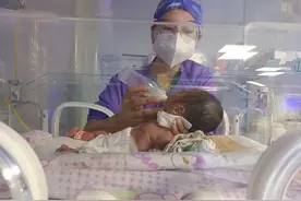 600公里+7小时：“白衣妈妈”全程护送早产小宝回家过年图片