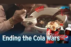 老头喝可乐成瘾，吃饭泡着可乐吃，牙齿都烂光了还要喝图片