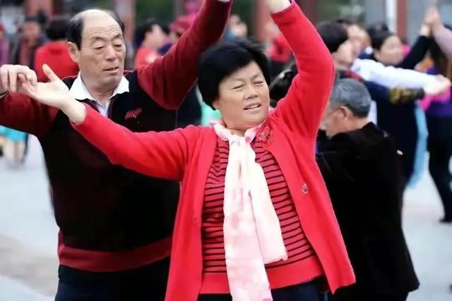 为何说交谊舞跳不得？63岁阿姨哭诉：跳交谊舞三个月，我失去一切
