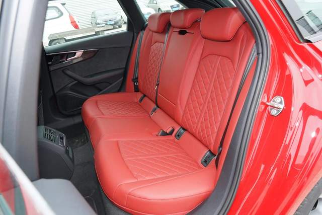 开完了沃尔沃V60，再开奥迪S4 Avant，才发现一个吹牛，一个真牛