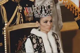 伊朗末代王后法拉赫：跑路太急没时间拿王冠，就拿了几箱祖母绿图片