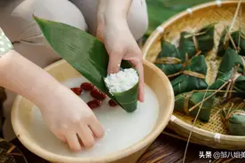 处理粽子叶时，不要直接入锅煮，多做一步，粽叶柔韧好包，香味足图片