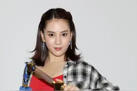 日本奥特曼动画里的女演员图片