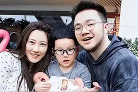 王博谷：嫁小7岁巴图，连生两子，和婆婆宋丹丹处成“姐妹花”图片