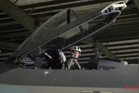 新春走军营丨东部战区空军航空兵某旅紧盯实战开展空战对抗训练图片