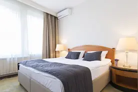 卧室的床怎么放才合适？听了老一辈人的话，后悔看晚了，想重新摆图片