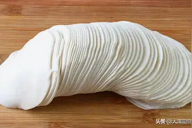 饺子皮别扔了，上锅蒸一下，秒变美味早餐，营养又好吃，涨知识了图片
