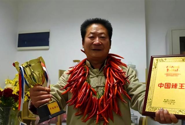 “辣王”李永志：5斤辣椒配白酒，破世界纪录，如今下场令人同情