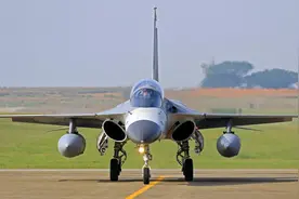 华人之光！中国首款亚洲首款自主研发列装的三代战机-IDF经国号图片