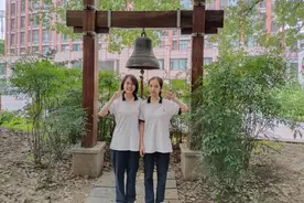 这对双胞胎姐妹，以一分之差双双被武大临床医学录取，优秀图片