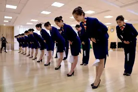 一鞠躬、再鞠躬、三鞠躬，用“再”不用“二”，为啥？图片