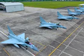 歼10C物美价廉追加采购！巴铁歼10C总数达60架，美国F16推销失败图片