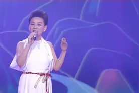 《春满天山福万家》| 2023年新疆电视春节联欢晚会·电视剧《外交风云》宋美龄扮演者演员温馨亮相新疆春晚图片