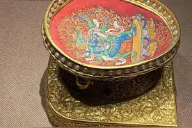 神秘的藏密人骨法器——嘎巴拉碗图片