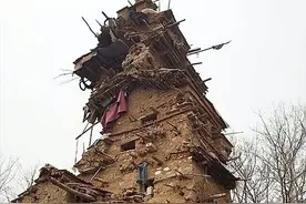 山东55岁智障光棍捡泥3年，徒手盖出7层土楼，苦等亡弟归来同住图片