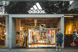销量连续8个季度下跌，阿迪达斯忍不住了，开始反击中国市场！图片