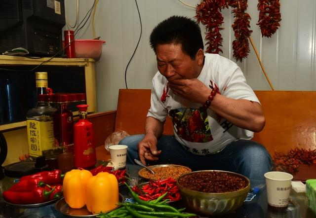 “辣王”李永志：5斤辣椒配白酒，破世界纪录，如今下场令人同情