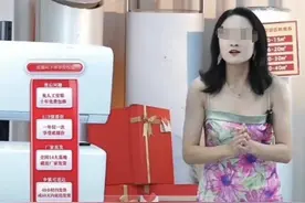 董明珠在直播间里挖呀挖呀挖图片