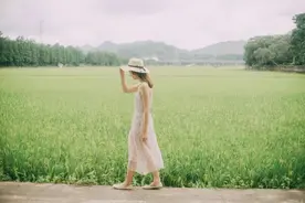喜欢发朋友圈的女孩子，内心是这几种心理图片