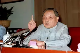 1985年百万大裁军时，很多部队领导不服气，邓公：头头不通调头头图片