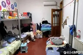 这间庇护着ICU病患家属的爱心屋里，一半是现实，一半是希望图片