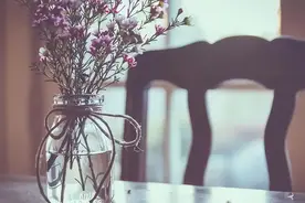 一个女人经常穿别人的旧衣服，往往会拥有这几种命运图片