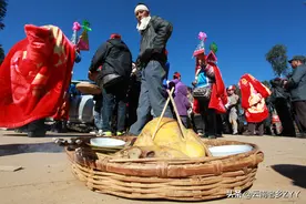 敬老厚养，彝族阿哲人葬礼纪实图片