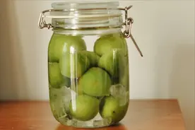 自酿青梅酒，白酒的选择很关键，几十年的秘方教给你，一次就成功图片