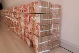 2011年，河南农村夫妻床底搜出8000万现金，村民才得知夫妻真面目图片