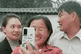 大衣哥被指与女歌手袁庆暧昧不清，女方直播回应：我们是红颜知己图片
