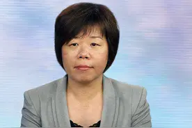 她曾是流水线工人，31岁创业，55岁身家700亿，公司市值2963亿图片