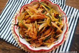 它比猪肉牛肉都便宜10块钱一斤，强筋骨健脾胃，简单一拌清爽好吃图片