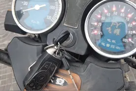 电动车充满电一加电门就掉格电，别急着换电池，几个方法轻松解决图片