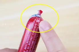 吃了30年的火腿肠，才知道金属环就是“开关”，早点知道就好了图片