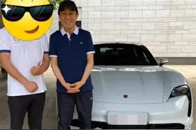 张艺谋3000万急卖2层别墅，500万装修内景豪华，目前岳父一家在住图片