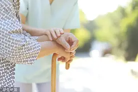 医院为啥不让家属陪护，只能请护工？图片