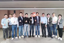 小米12岁生日这天，雷军来了波回忆杀，与KK久违同框图片